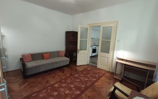 De vanzare! Apartament spatios la curte, zona centrala - Poză 12