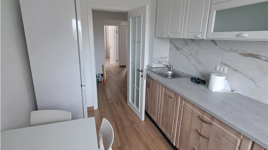 Etaj 1 4 camere  Complexul Studentesc-aproape de Sala Olimpia - Poză 4