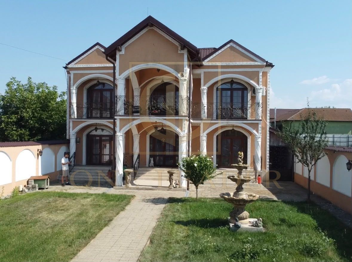 Casă Exclusivistă în Stil Baroc | 330 mp | Teren 1.200 mp - Poză 1