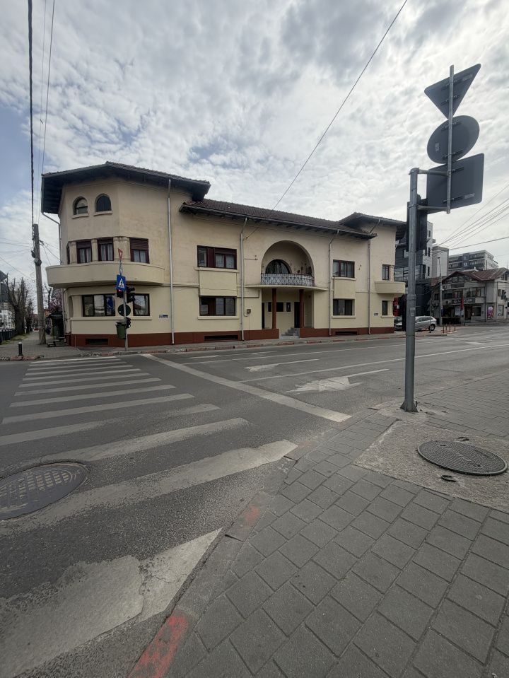 Spațiu birouri / locuință – 181 mp utili, etaj + mansardă în vilă, Centru Piteșt - Poză 2