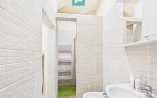 Apartament ultracentral, renovat, cu garaj - Poză 8