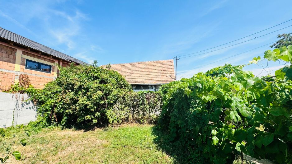 Casa cu 2 camere in Sacuieni - Poză 1