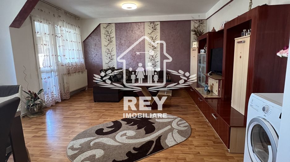 De vanzare- Apartament 3 camere str Luptei - Poză 9