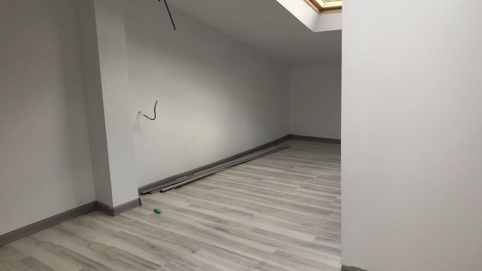 Casa noua în Giulesti de închiriat - curte 220mp - Poză 14