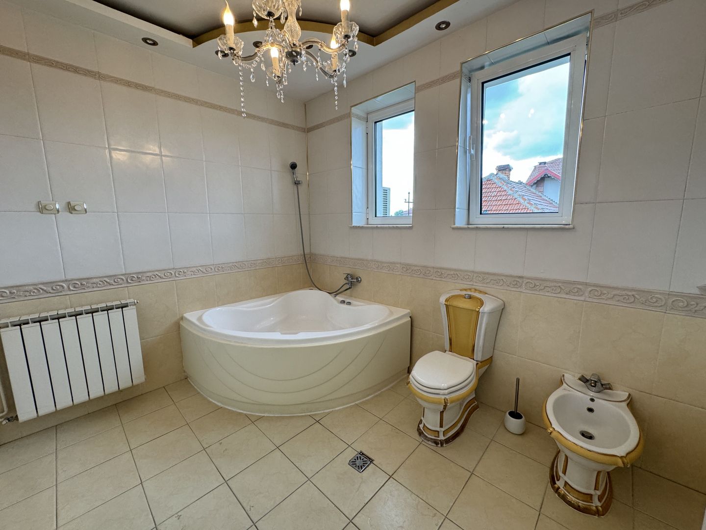 Am redus pretul - Casa deosebita pe 3 nivele in zona linistita - Poză 11