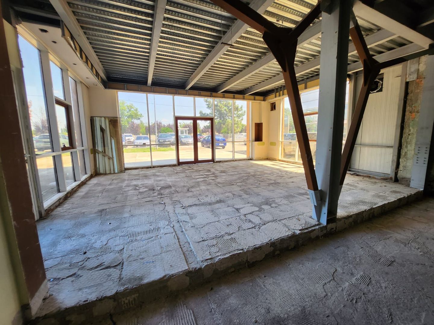 Spatiu industrial  si showroom central de inchiriat - Poză 7