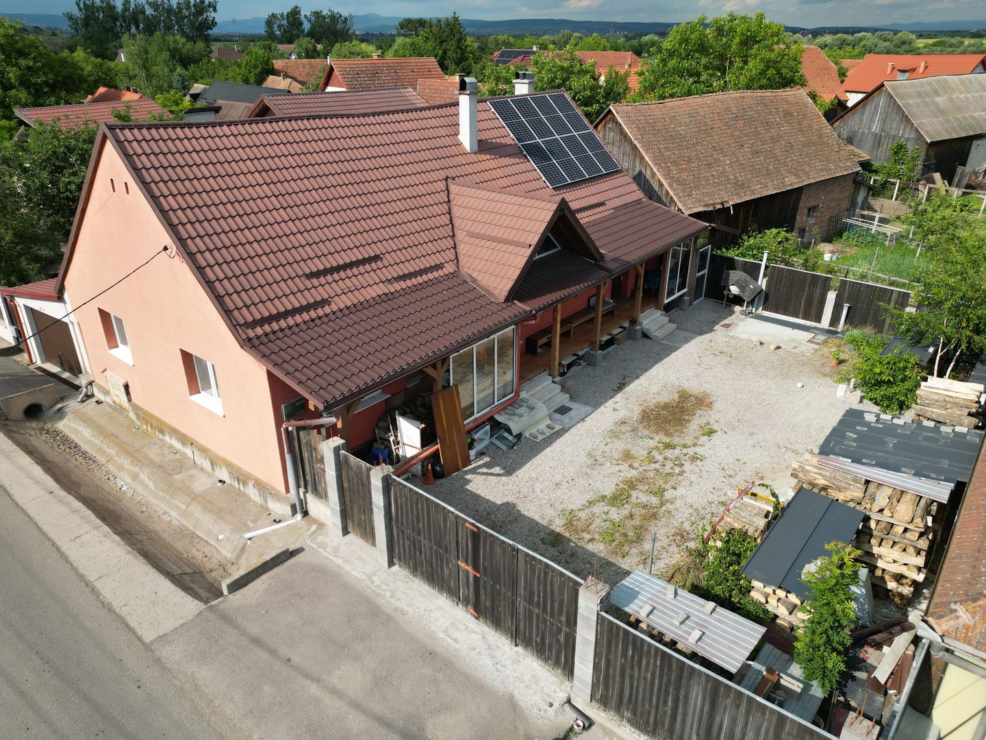 Casă de vanzare 6 camere 220 m² utili cu 376 M² teren la șosea - Poză 3