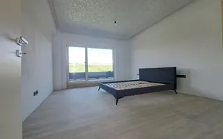 Casa cu piscina interioara si priveliste catre Cetatea Cisnadioarei - Poză 25