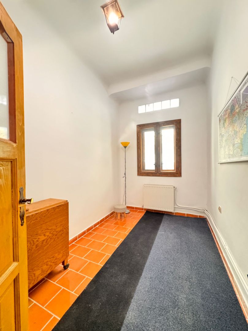 Apartament spațios la curte comună – zonă centrală, Oradea - Poză 13