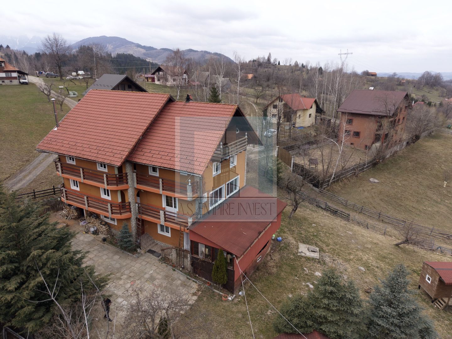 Pensiune 17 camere - zona Bran - Poză 3