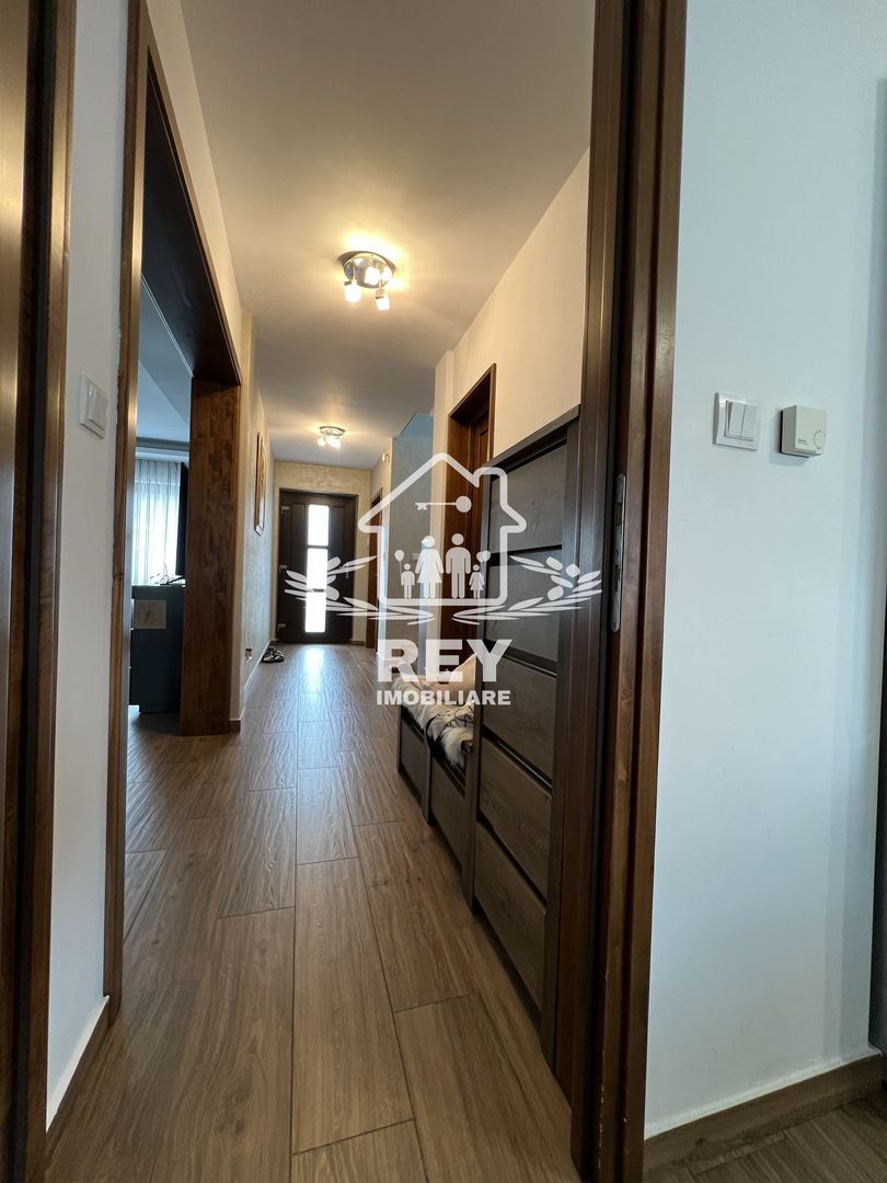 Casă de tip triplex la vânzare 6 camere /Șelimbăr /Secția 1 de Poliție - Poză 15