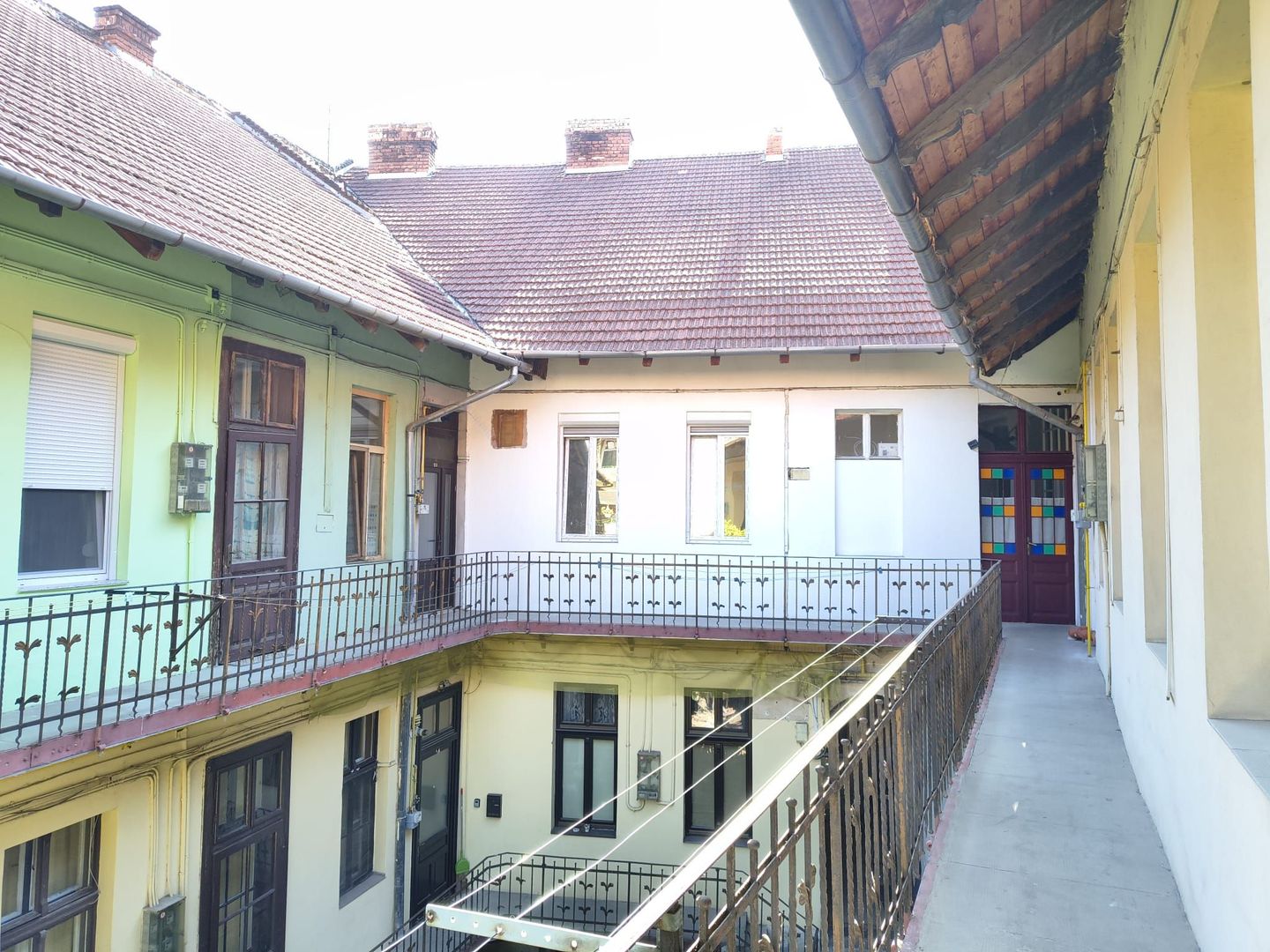 Apartament central, 2 camere, centrala gaz. 390 E/lună. Comision 0 - Poză 9