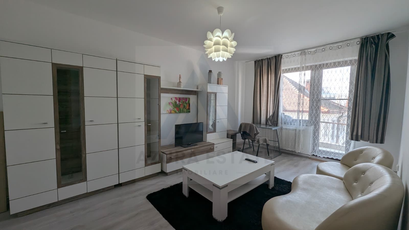Apartament 3 camere 90 mp utili 2 bai balcon etaj 2 in zona Centrala - Poză 1