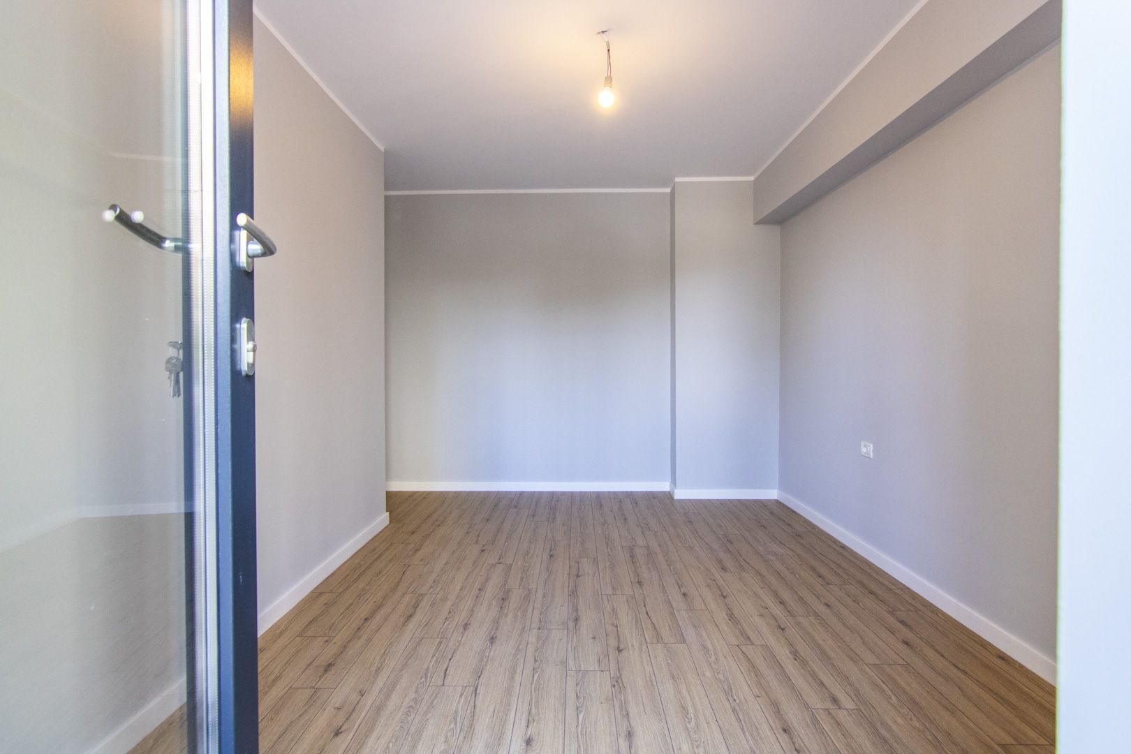 SPATIU COMERCIAL 100MP + 17 TERASA - 2 LOCURI DE PARCARE, BOXA INCLUSA 9MP - Poză 5