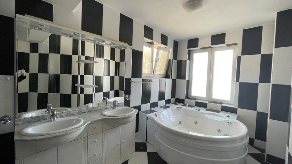 Vilă Individuală Spațioasă în Zona Iancu Nicolae - Poză 14