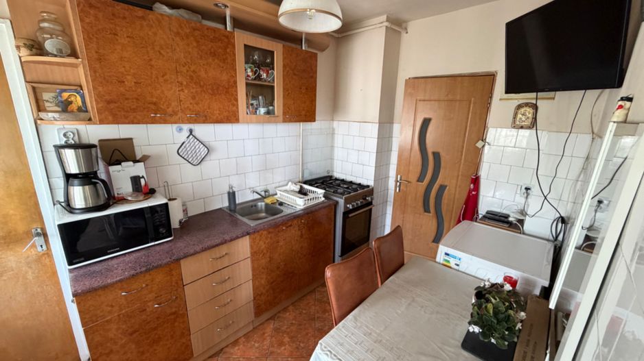 Apartament 2 camere, decomandat - zona Cetate - Poză 4