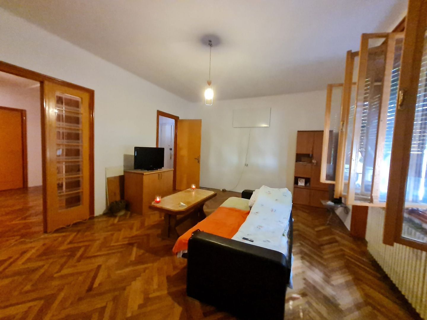 Apartament generos zona Piata 700 - Poză 1