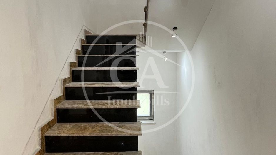Casă de vânzare P+E+M cu 7 camere in Cartierul Grigorescu, Oradea - Poză 14