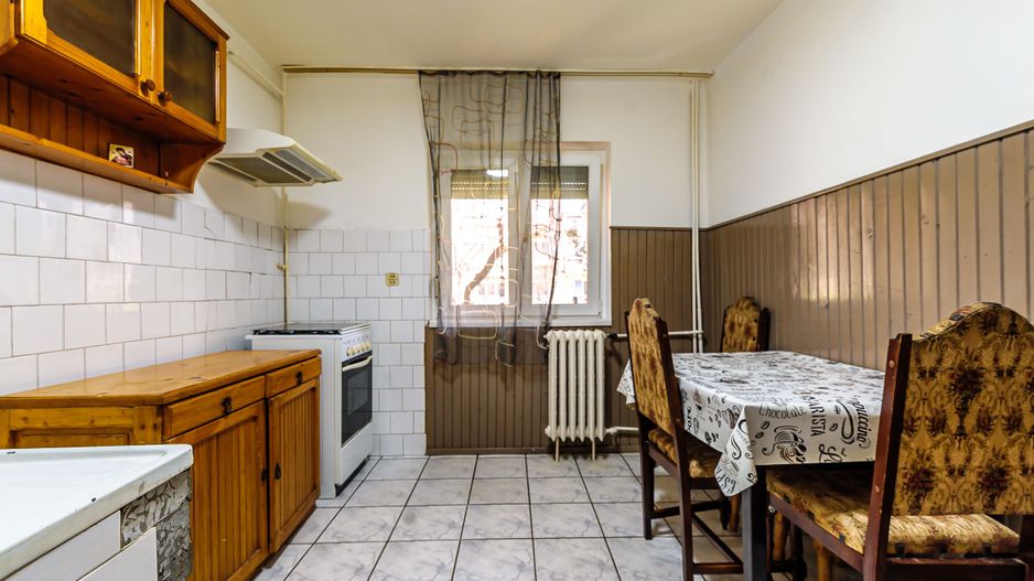 VÂNDUT! Ap la parter, 2 camere, decomandat Zona 300, Micalaca - Poză 4