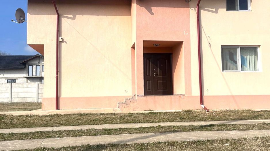 Priveliste frumoasa! Vanzare casa cu 3 camere in Sotanga! - Poză 3