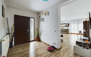 Casă Impresionantă Curte Generoasă Construcție de Calitate Berceni - Poză 11