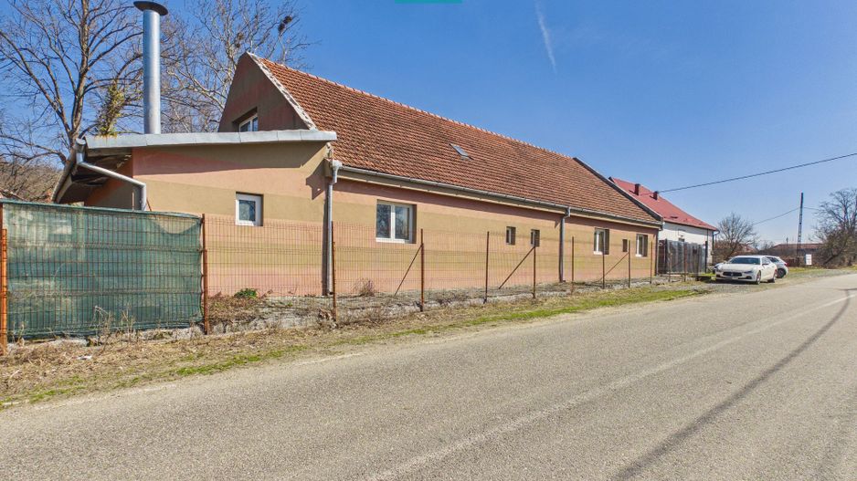 Casă cu 8 camere pentru investiții în Maciova CS - Poză 1