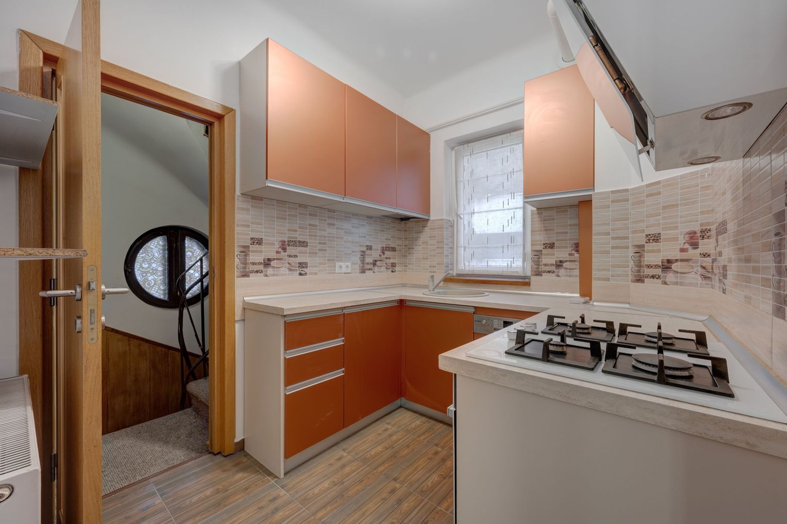 2 Apartamente  in Vila 5 Cam Metrou Basarab Gara de Nord - Poză 12