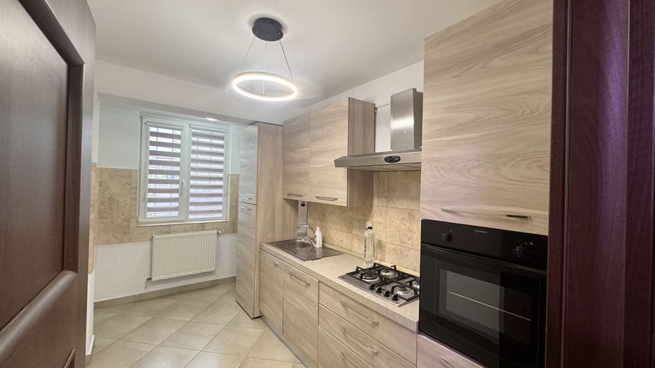 Inchiriere apartament 3 camere - Poză 1