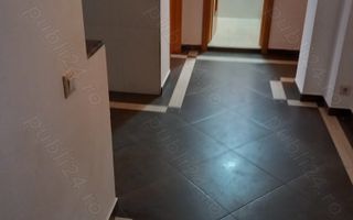 Vand apartament 3 camere - Poză 1