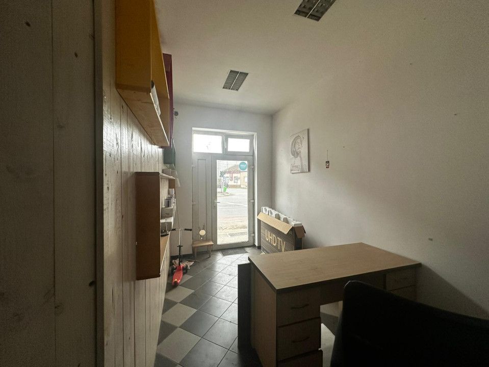 Oportunitate unica!Spatiu comercial parter+demisol, plus apartament la etaj - Poză 4