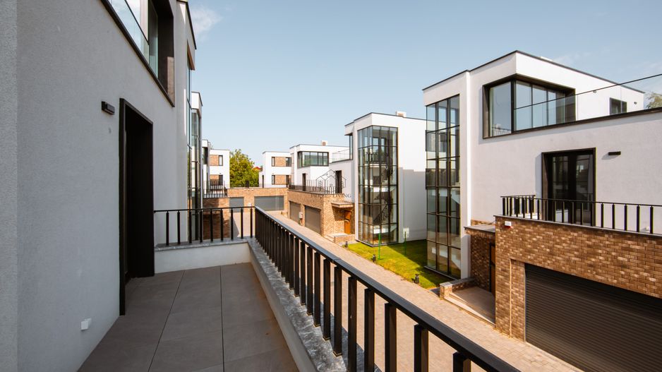 VILA SUPERBĂ CU 4 DORMITOAARE ȘI PISCINA LA INCHIRIERE - Poză 41