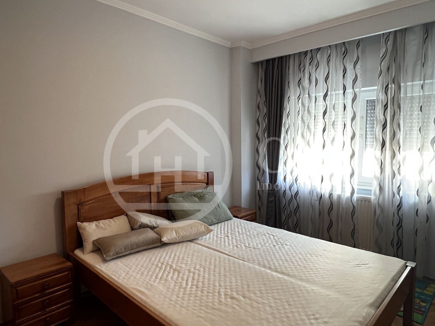 Apartament cu 3 camere de inchiriat pe Bd-ul Magheru Oradea - Poză 4