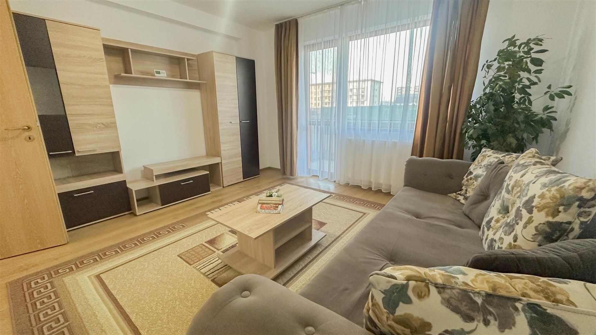 Apartament 3 camere | curte proprie | Loc parcare privat | Tractorul - Poză 1