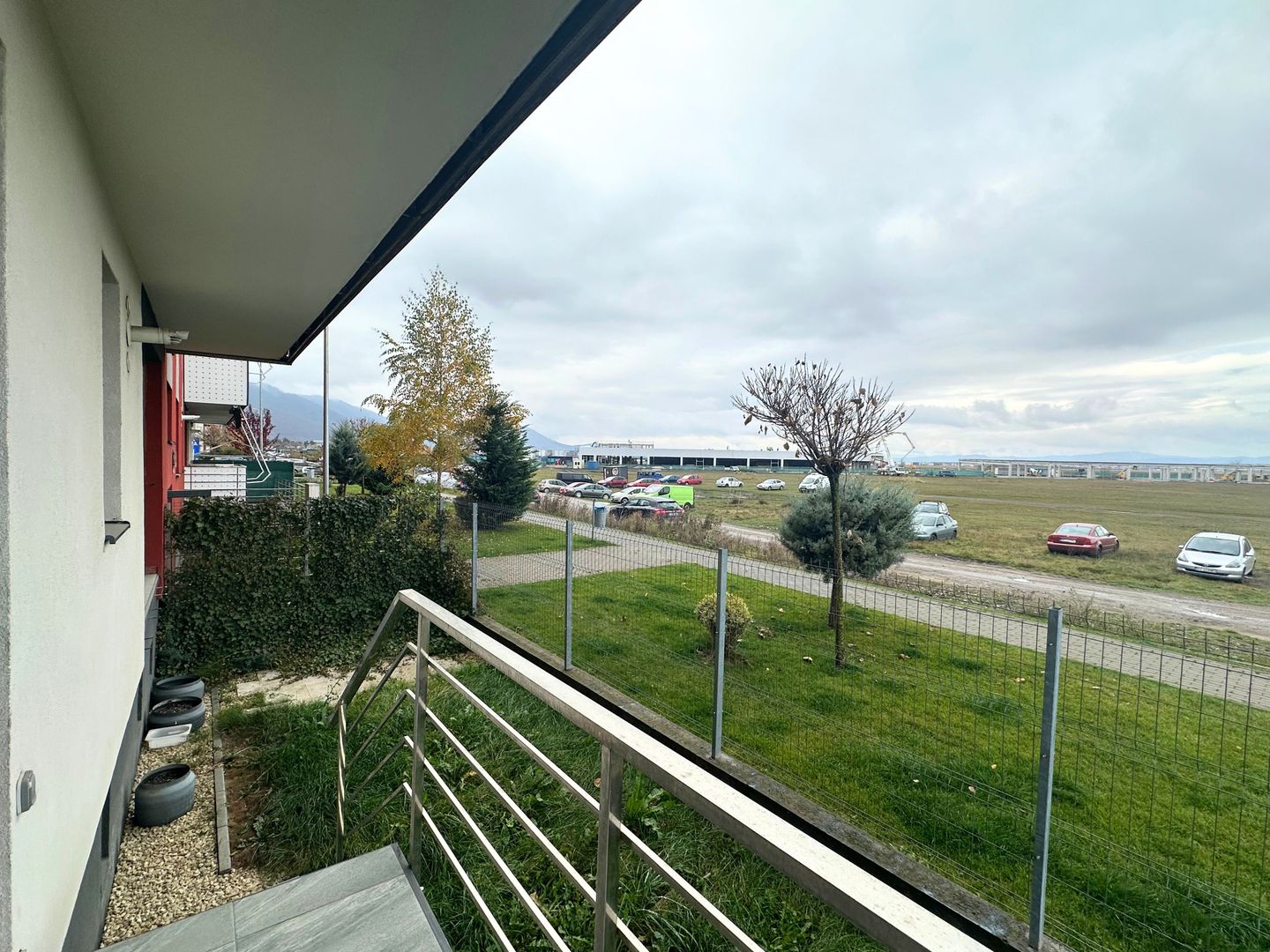 Apartament 2,5 camere chic cu grădină balcon vitrat și mobilier premium - Poză 4