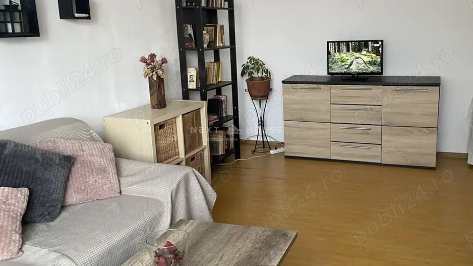 Proprietar, închiriez apartament 3 camere - Poză 1