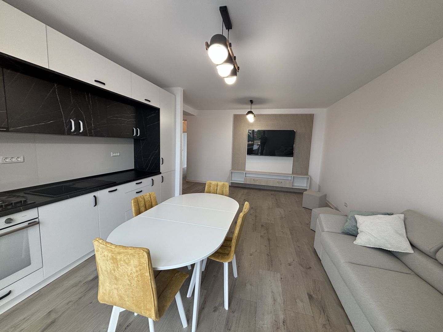 Apartament 3 camerele prima închiriere, în imobil nou Giroc - Poză 1