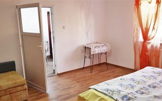 Casa de inchiriat, 2 camere, 250 mp teren, curte comuna, zona Centru - Poză 4