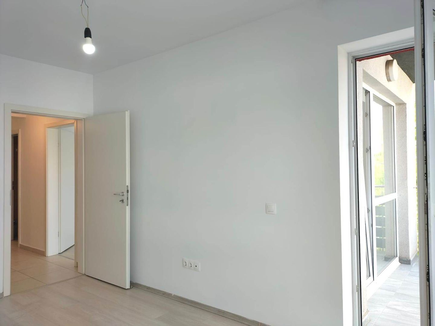 Vindem apartament 3 camere complet renovat cu vedere pe 2 parti - Poză 14