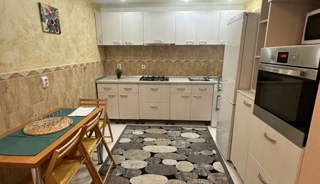 Apartament 3 camere zona Valea Aurie de vânzare
