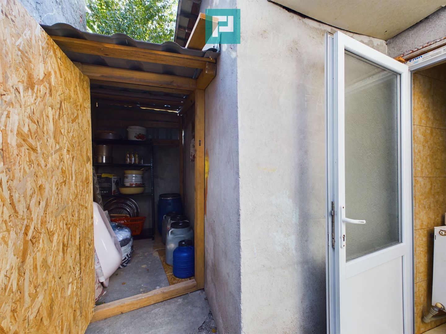 Apartament cu 2 camere la curte comună, Pârneava - Poză 8