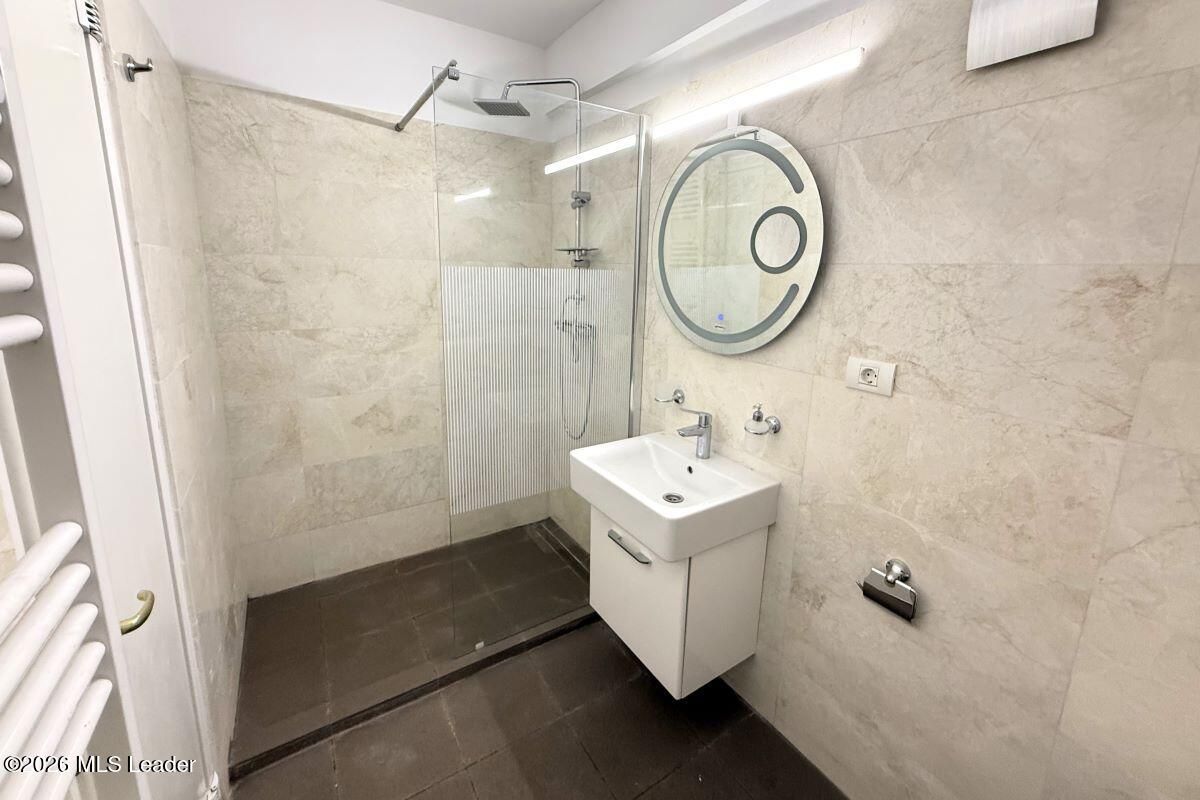 Polona - Duplex 256 mpu, 6 camere, etaje 6+7, panorama, terase 52 mp - Poză 25