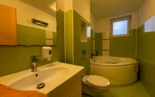 Casă individuală cu 5 camere și teren foarte mare |Moșnița Veche| - Poză 11