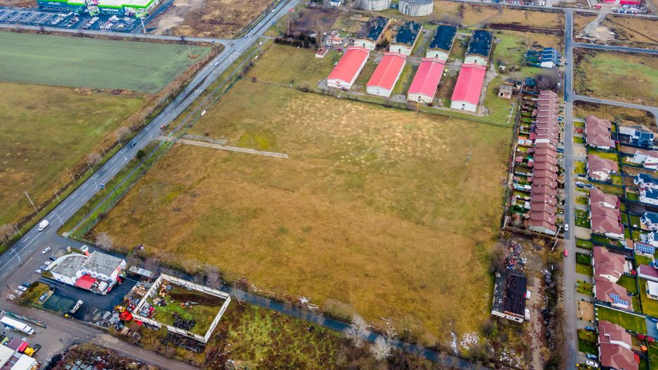 Teren intravilan la șoseaua principală Grădiște - Poză 6