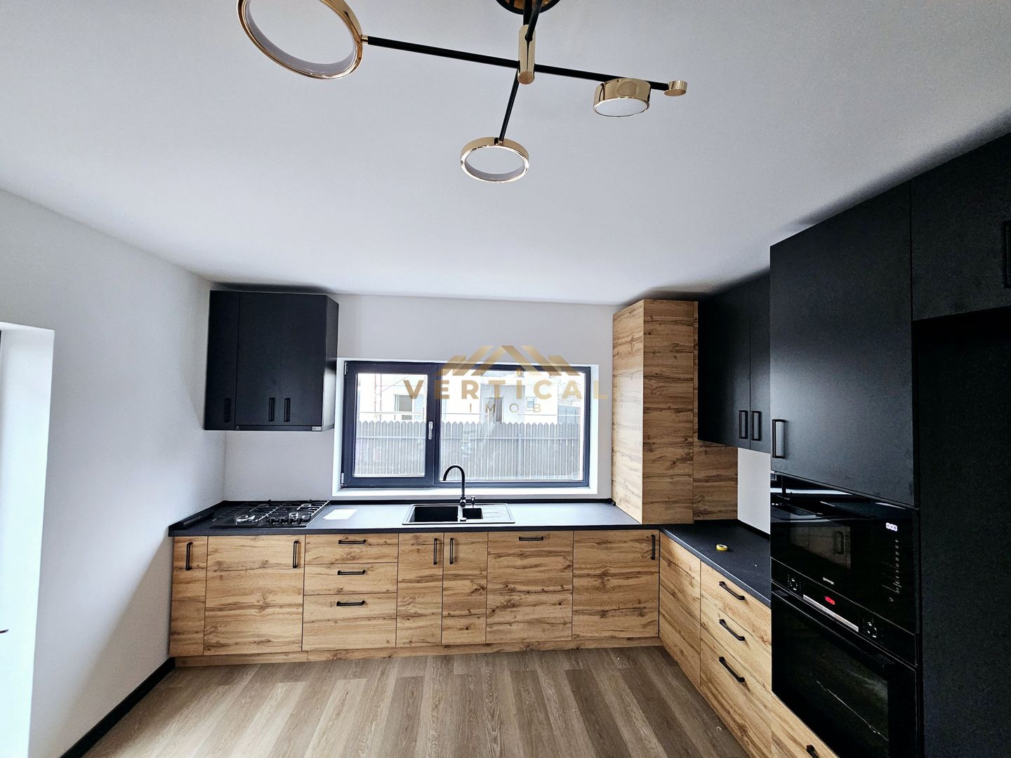 Casa 4 camere | 3 bai | centrul comunei Berceni - Poză 6