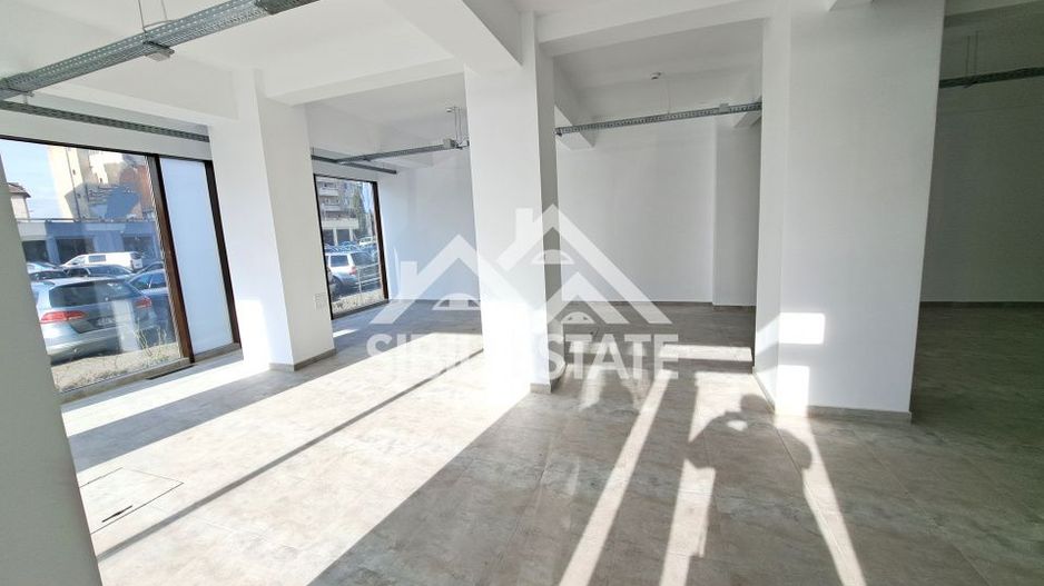 Spatiu comercial vad stradal, vitrine - Poză 6