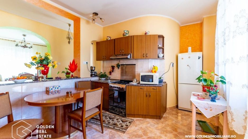 Vila moderna cu 3 apartamente, cartierul Functionarilor, teren 504 mp - Poză 12