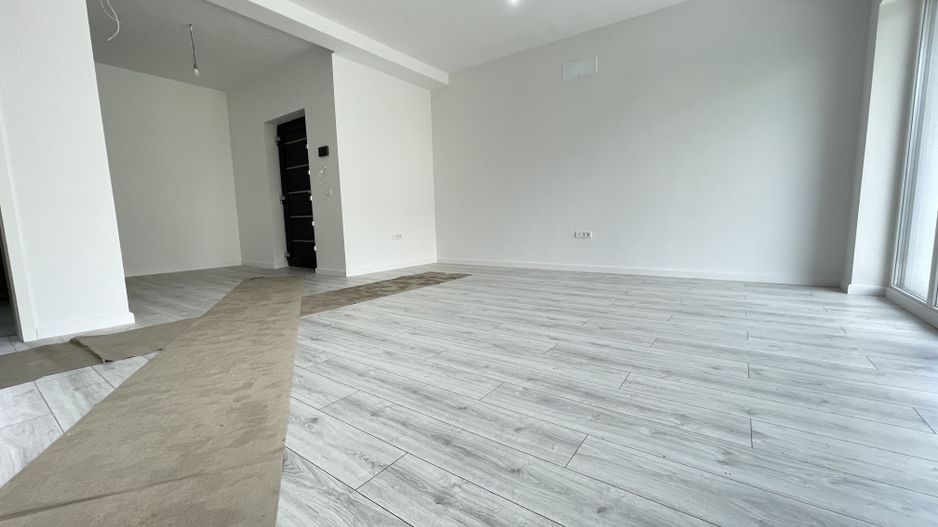 Duplex despărțit prin spațiu tehnic - Poză 1
