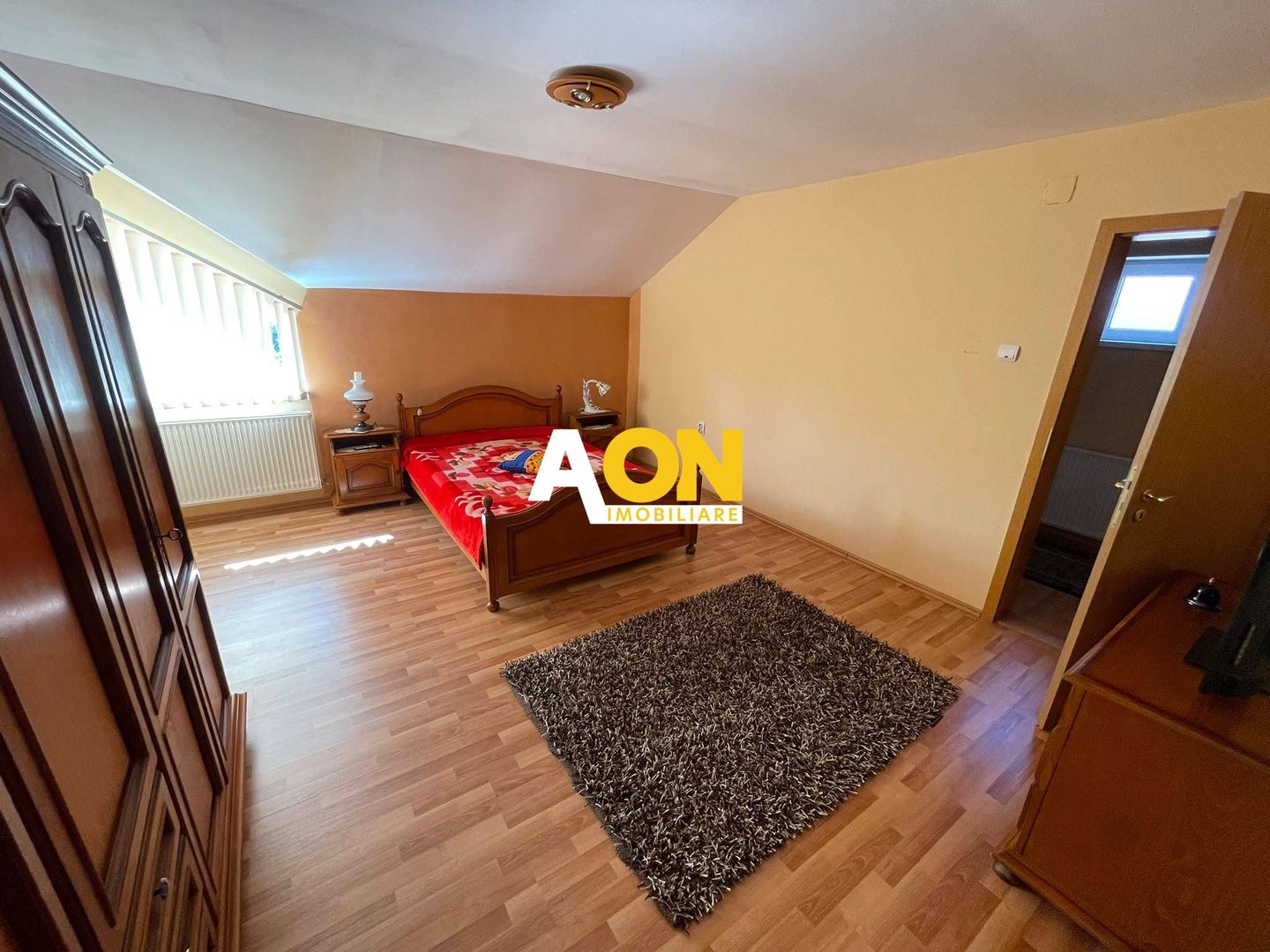 Casă cu 6 camere, teren 912 mp, garaj dublu, în zona Cetate-Schit - Poză 15