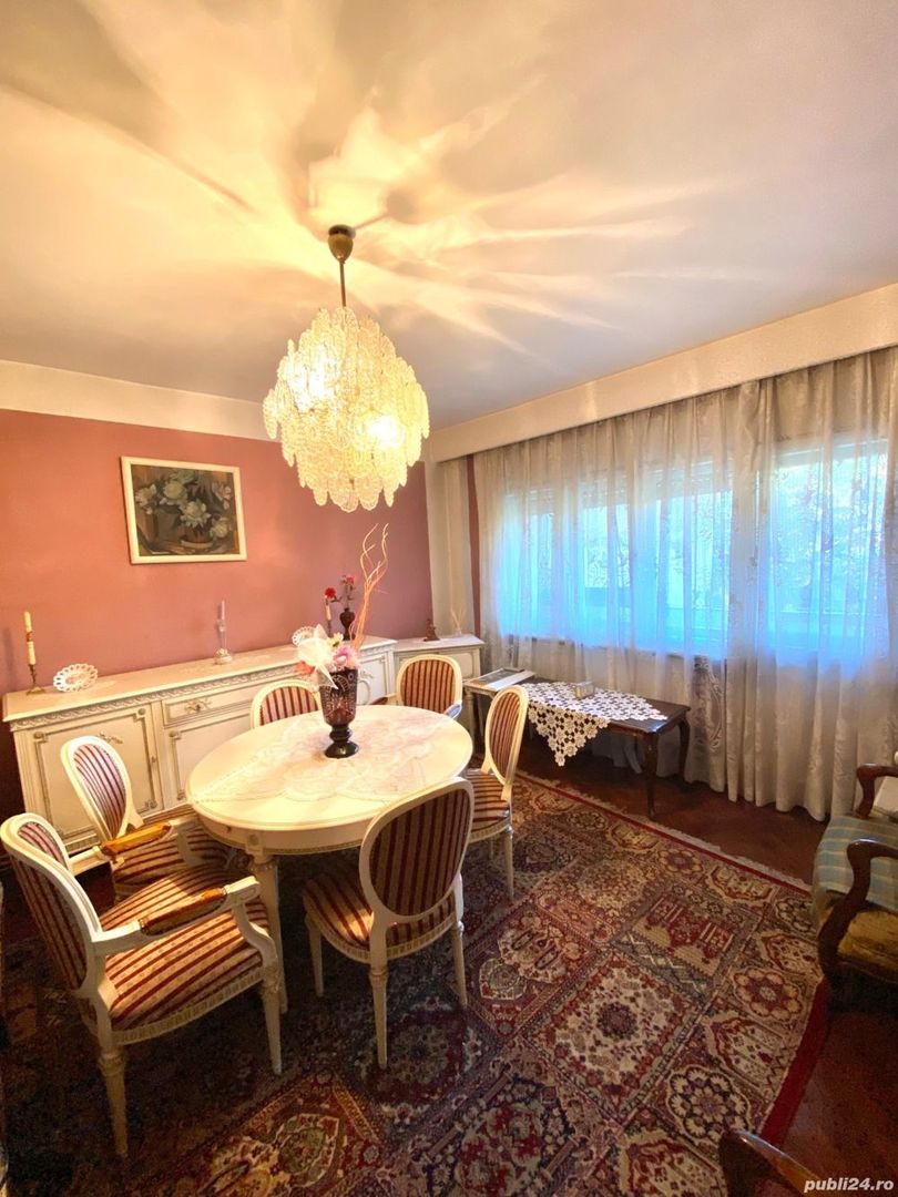 Apartament ultracentral 4 camere cu loc de parcare privat - Poză 2