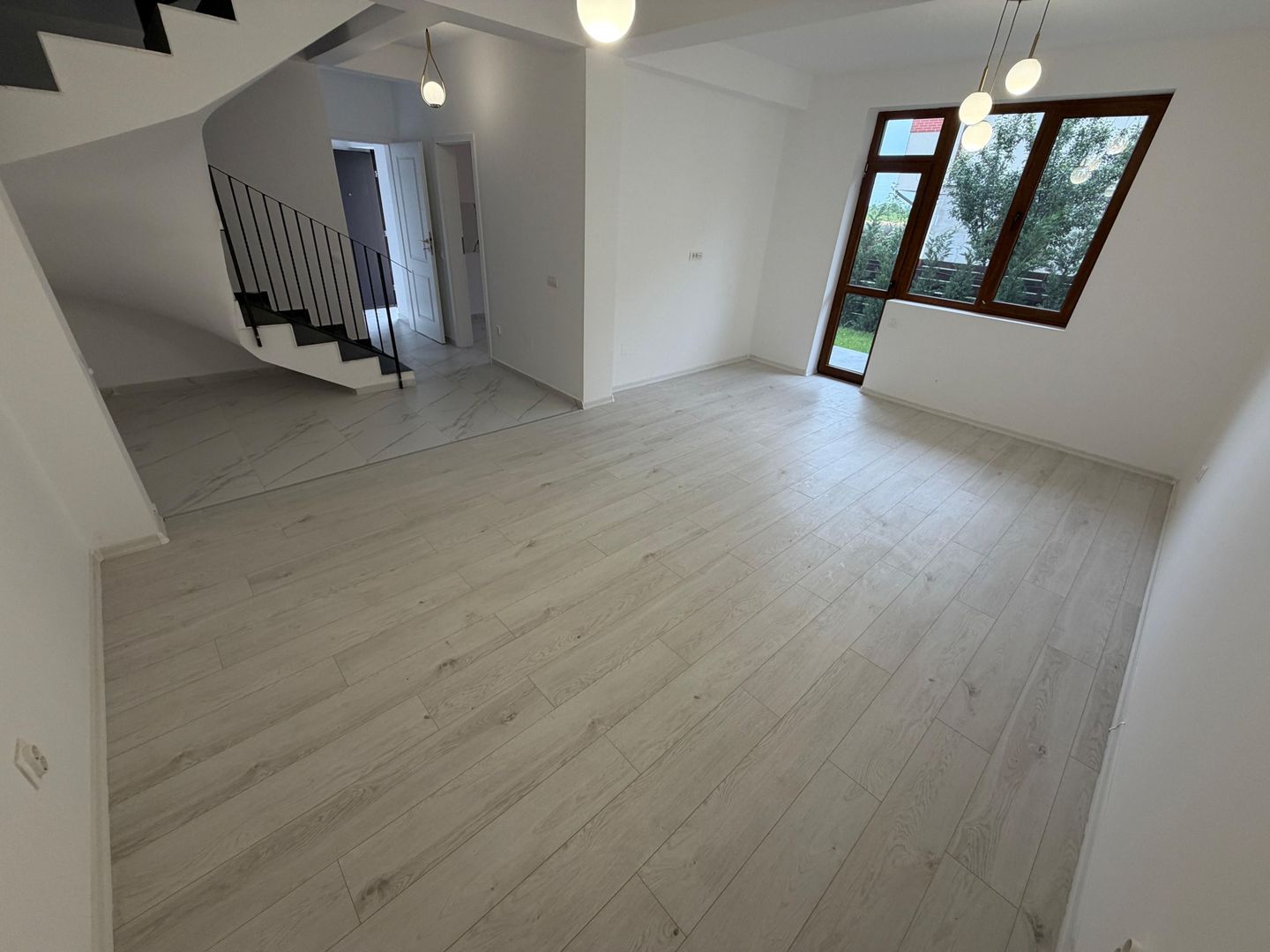 CASA CUB -RATE DEZVOLTATOR, CELOFIBREI, TOATE UTILITATILE, COMISION 0% - Poză 4